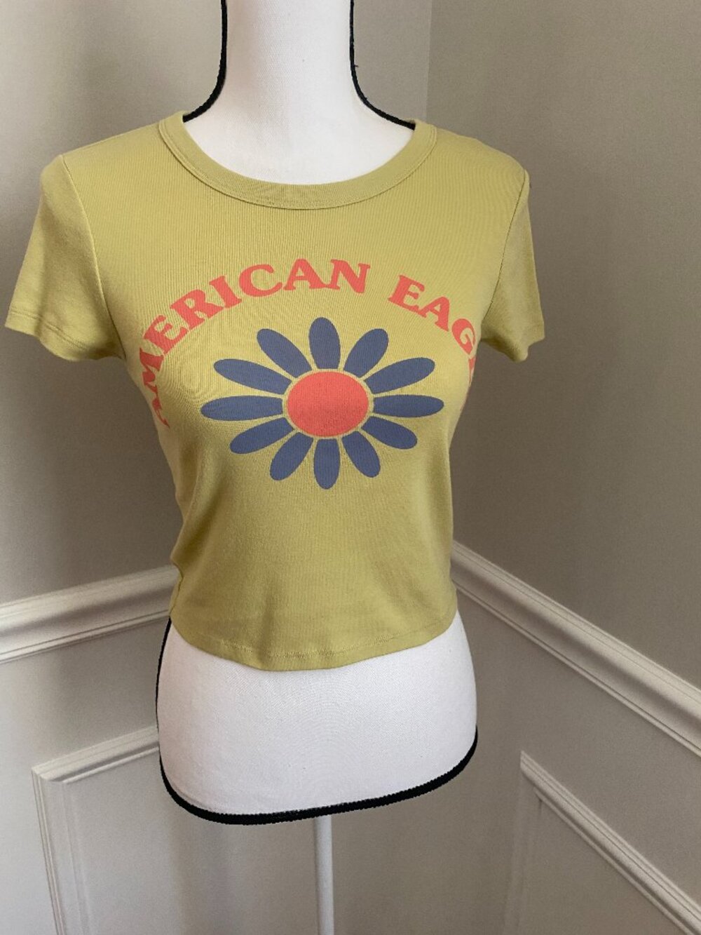 American Eagle Crop Top size medium Yellow